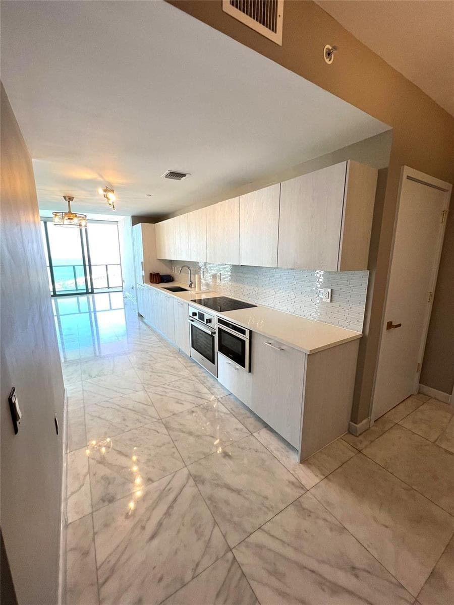 501 NE 31ST Street 2701 photo 4