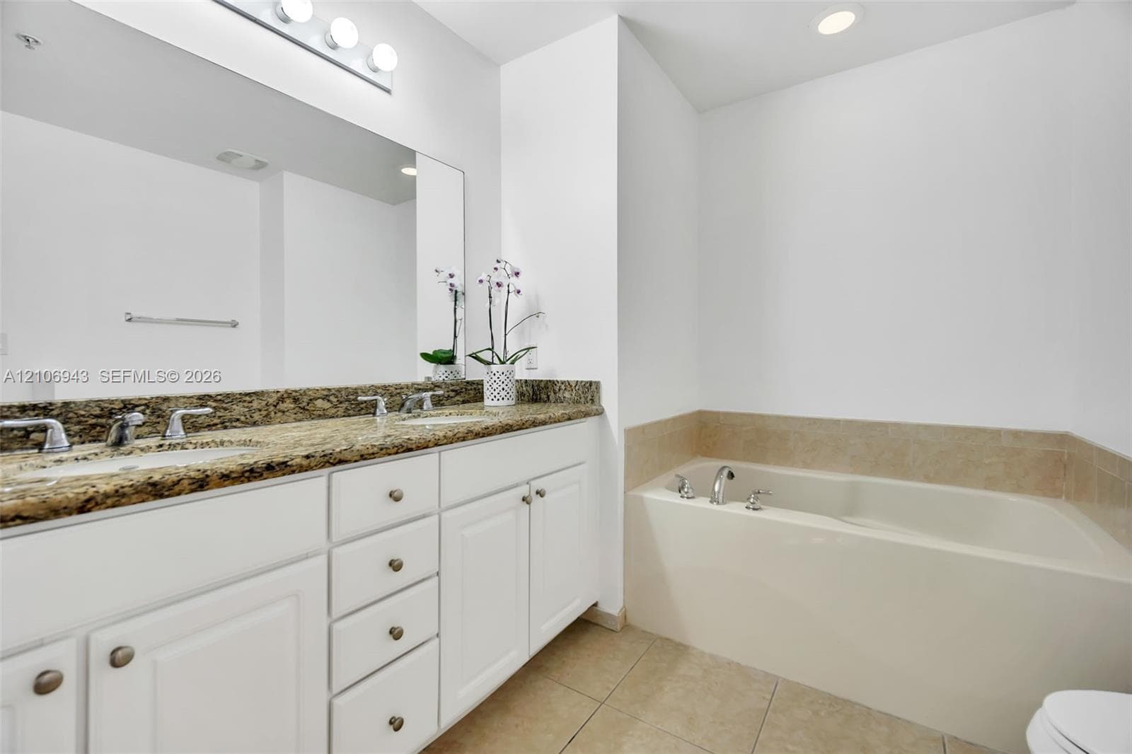3001 NE 185th St 523 photo 25