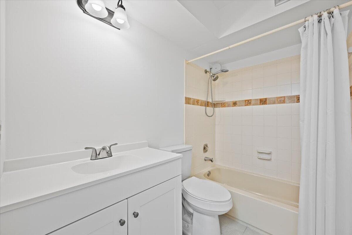131 Doolen Court 207 photo 14