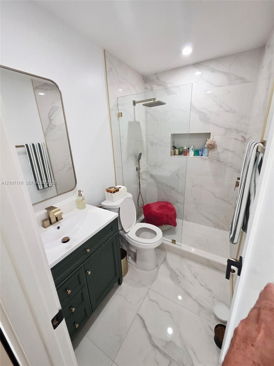 10385 N Kendall Dr P7 photo 7
