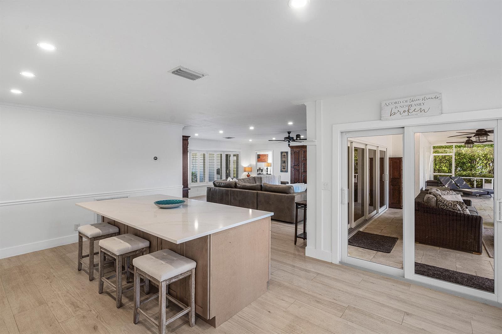 744 Peachtree Lane photo 13