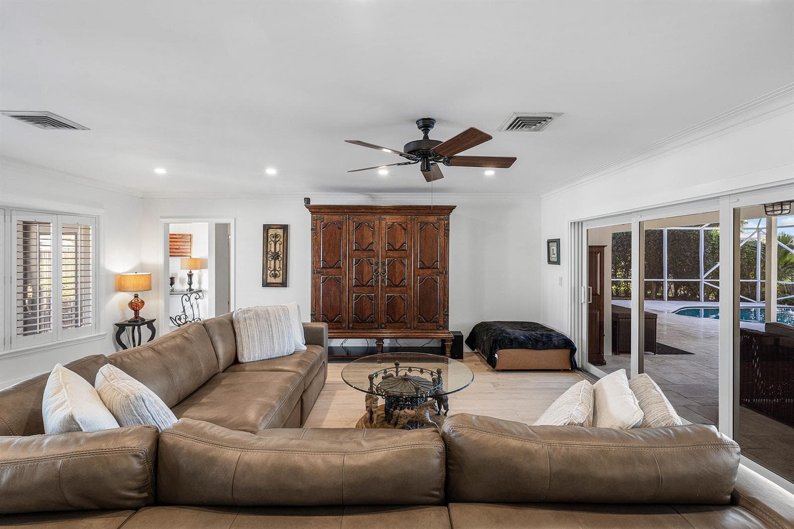 744 Peachtree Lane photo 9