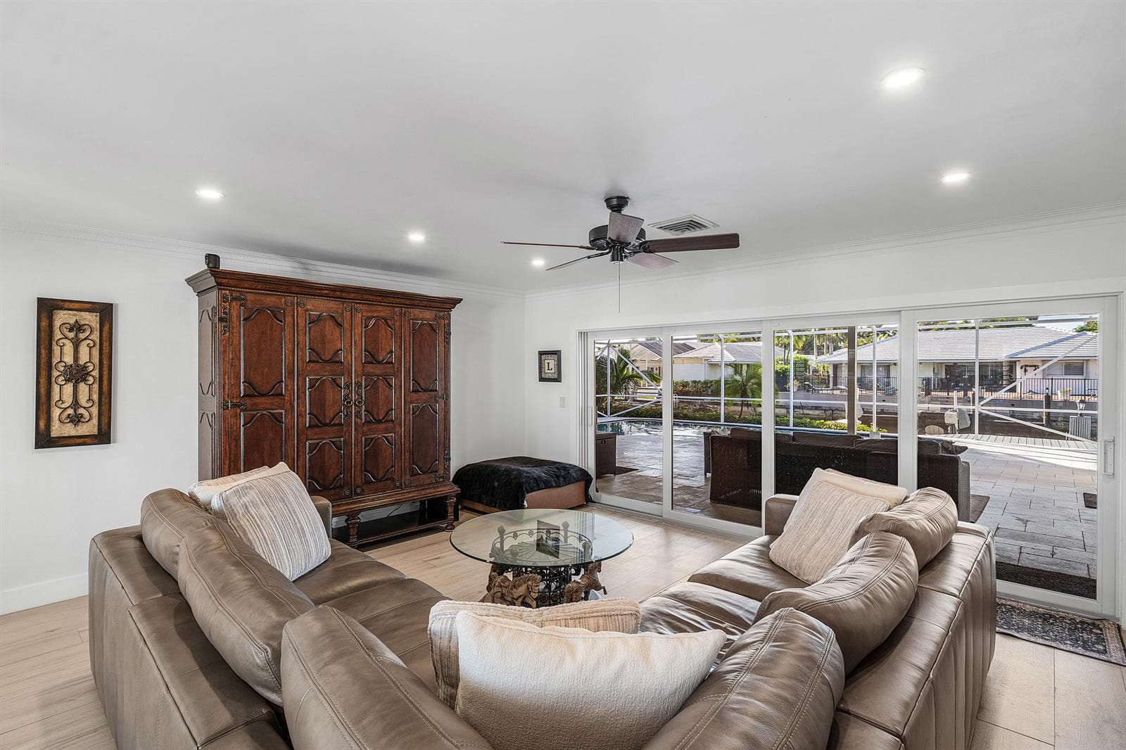 744 Peachtree Lane photo 8