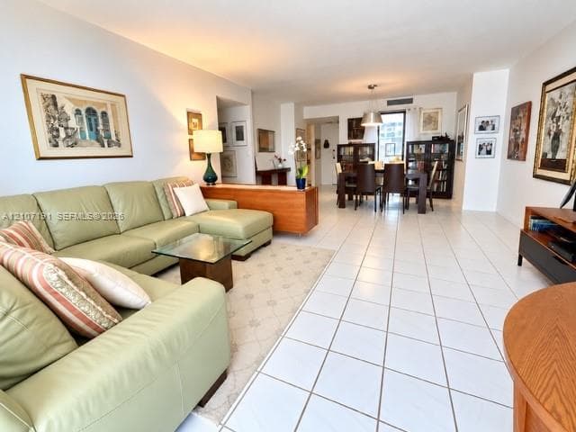 2500 Parkview Dr 1619 photo 9