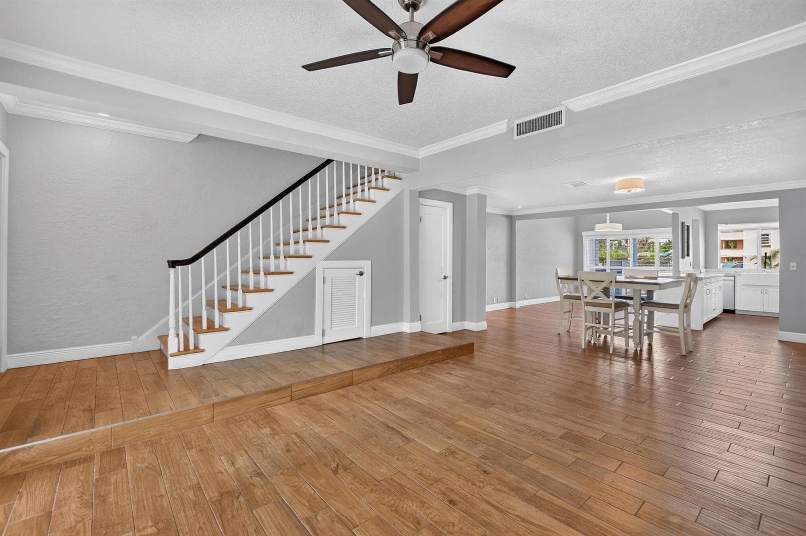 2107 NE 44th Street photo 6