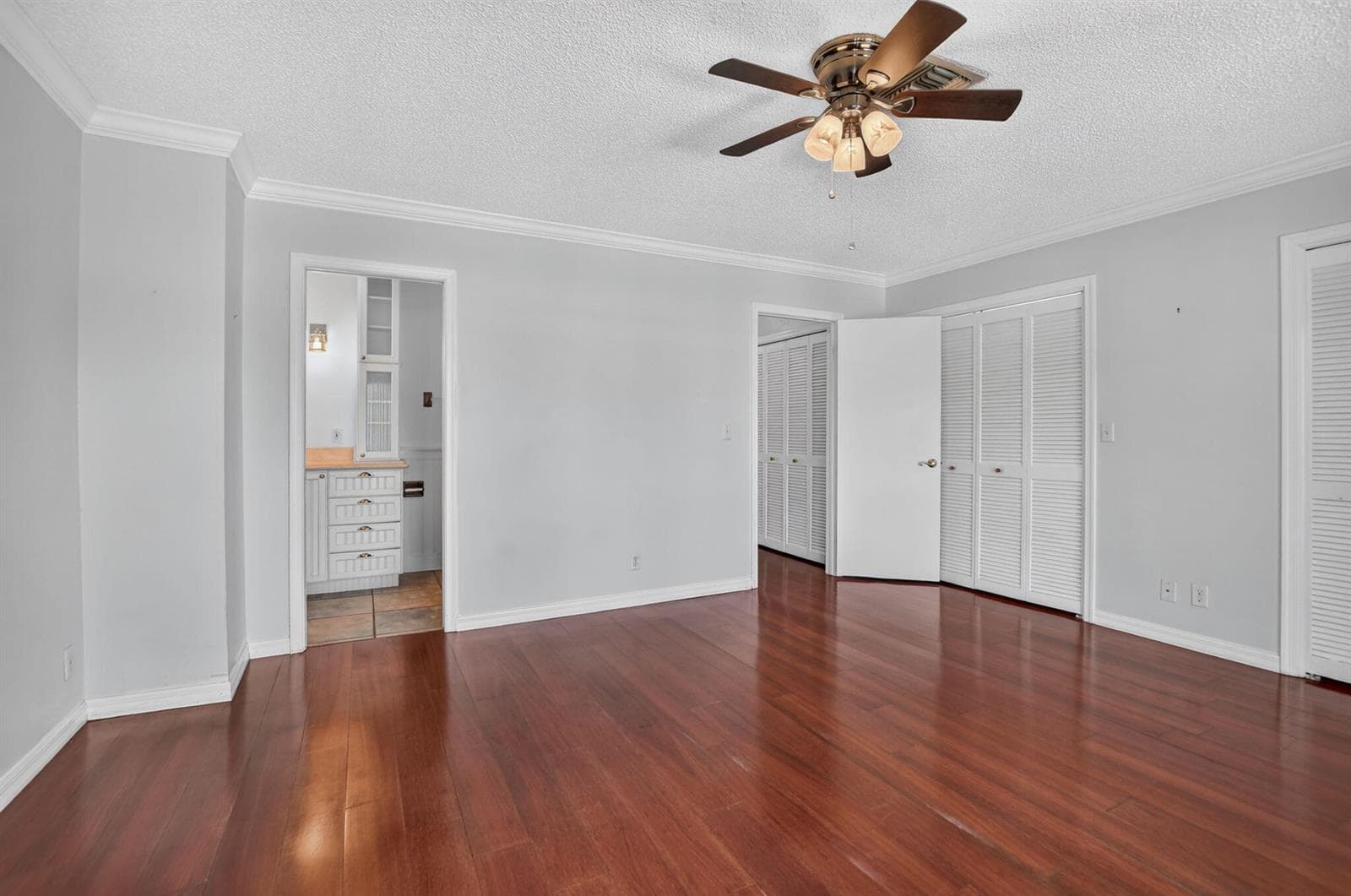 2107 NE 44th Street photo 19