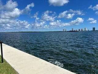 1135 Lake Shore Drive 201 photo 19