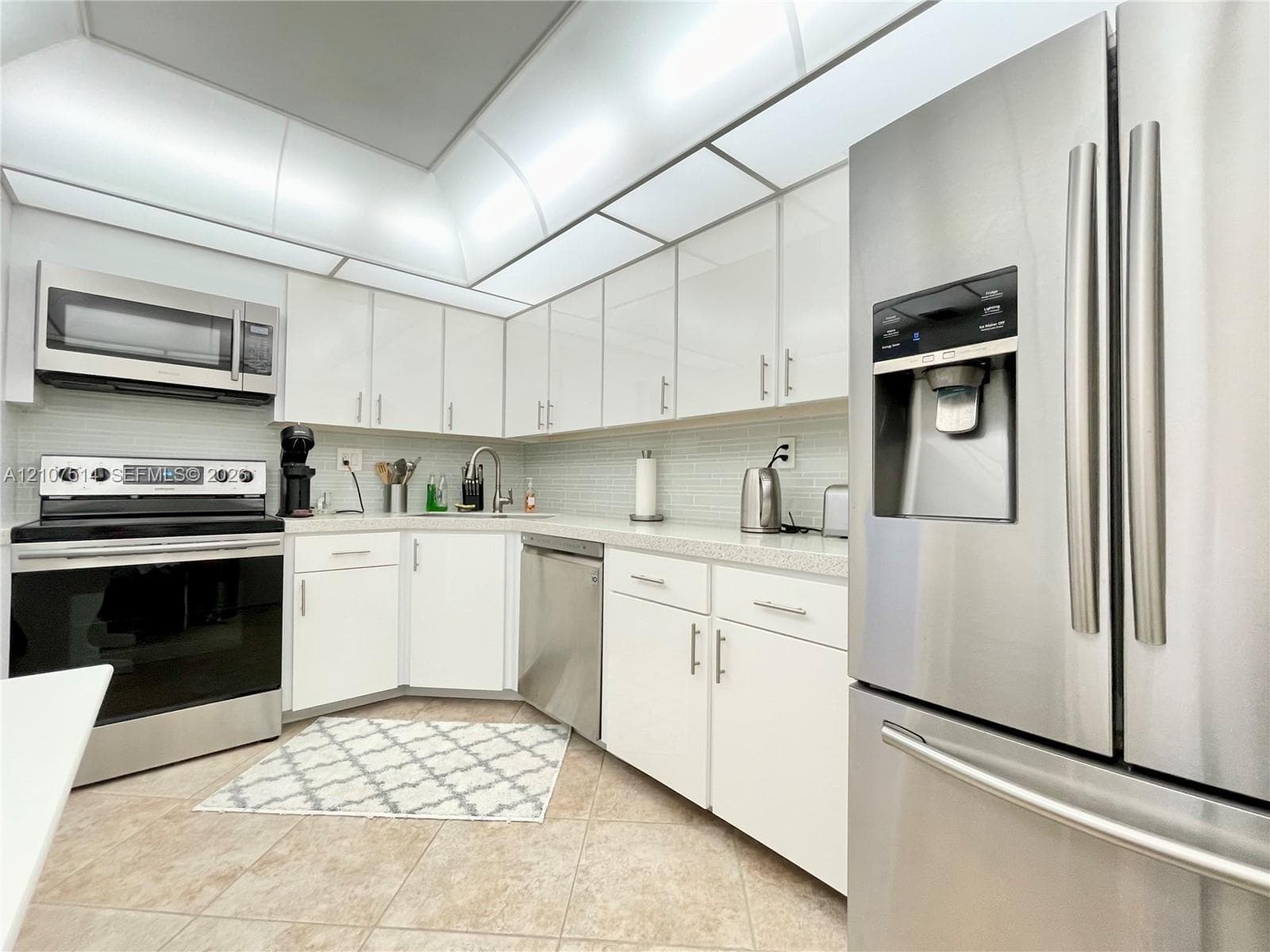 2750 NE 183rd St 2310 photo 4