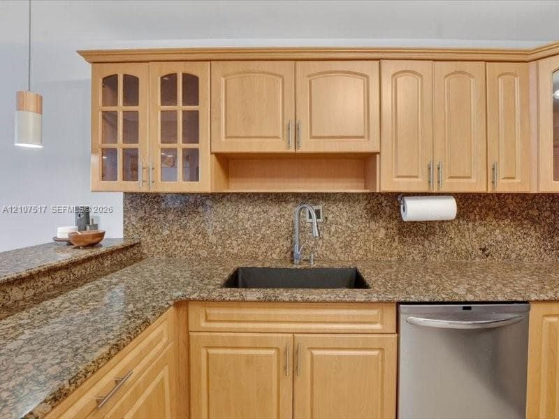 16531 NE 35th Ave 402-11 photo 22