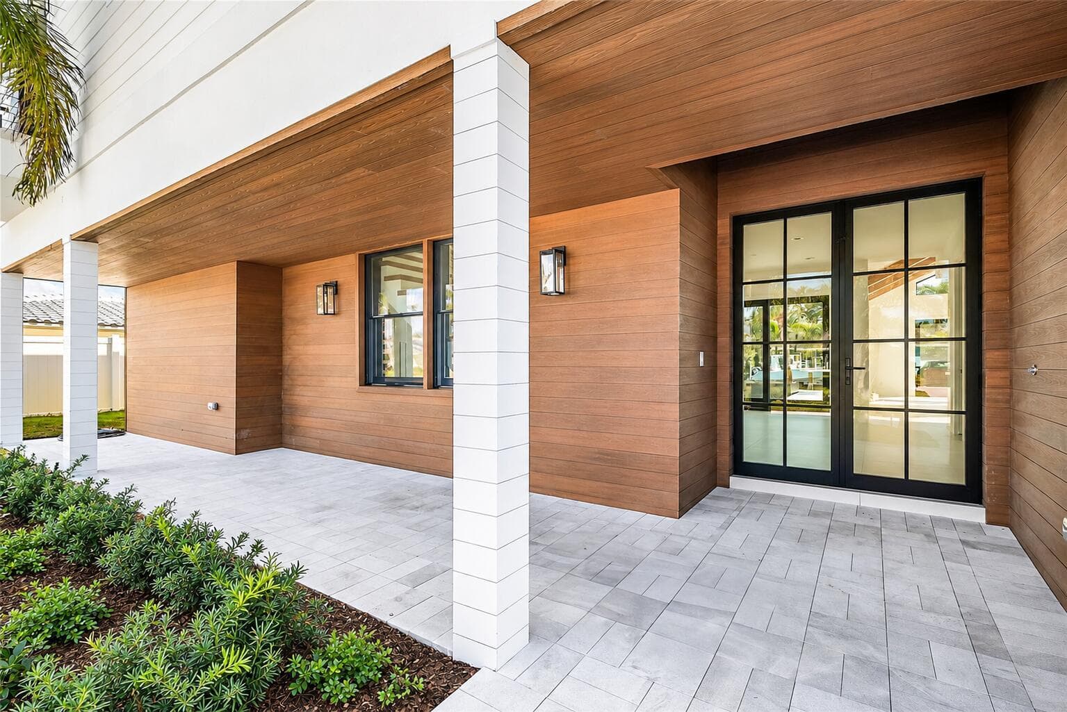 8 LEEWARD Circle photo 3