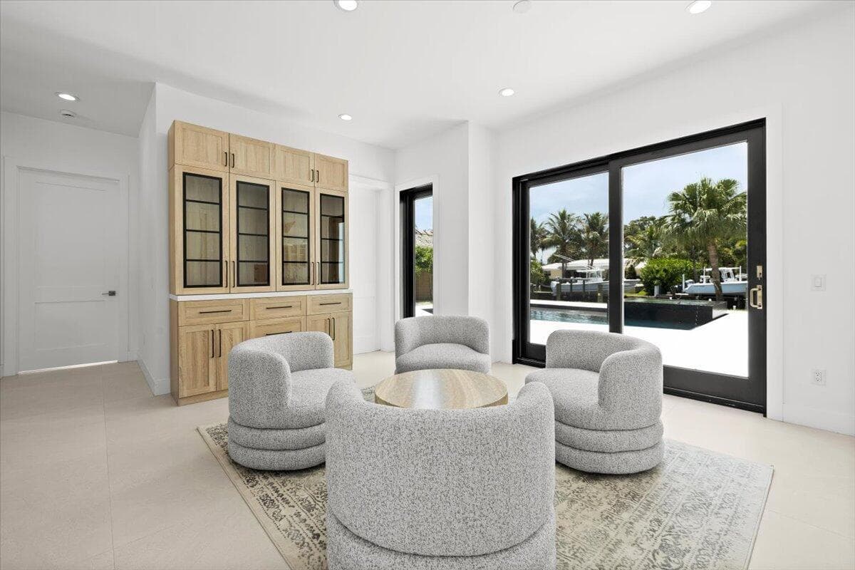 8 LEEWARD Circle photo 4