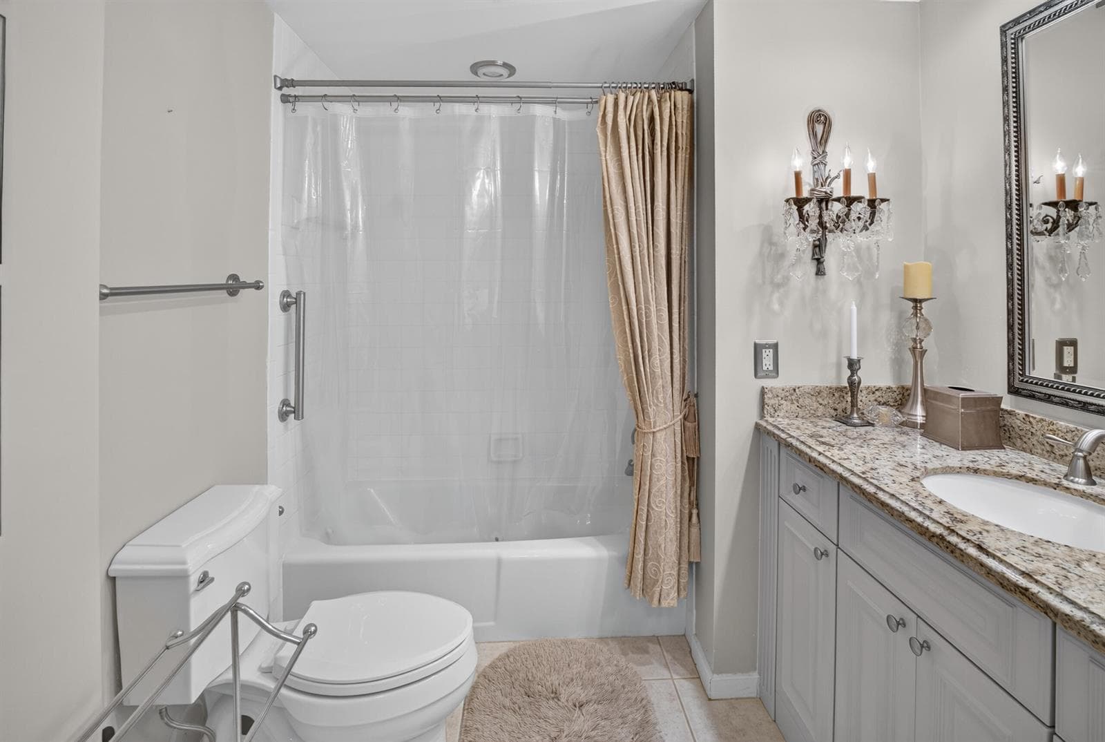 11370 Twelve Oaks Way 111 photo 9