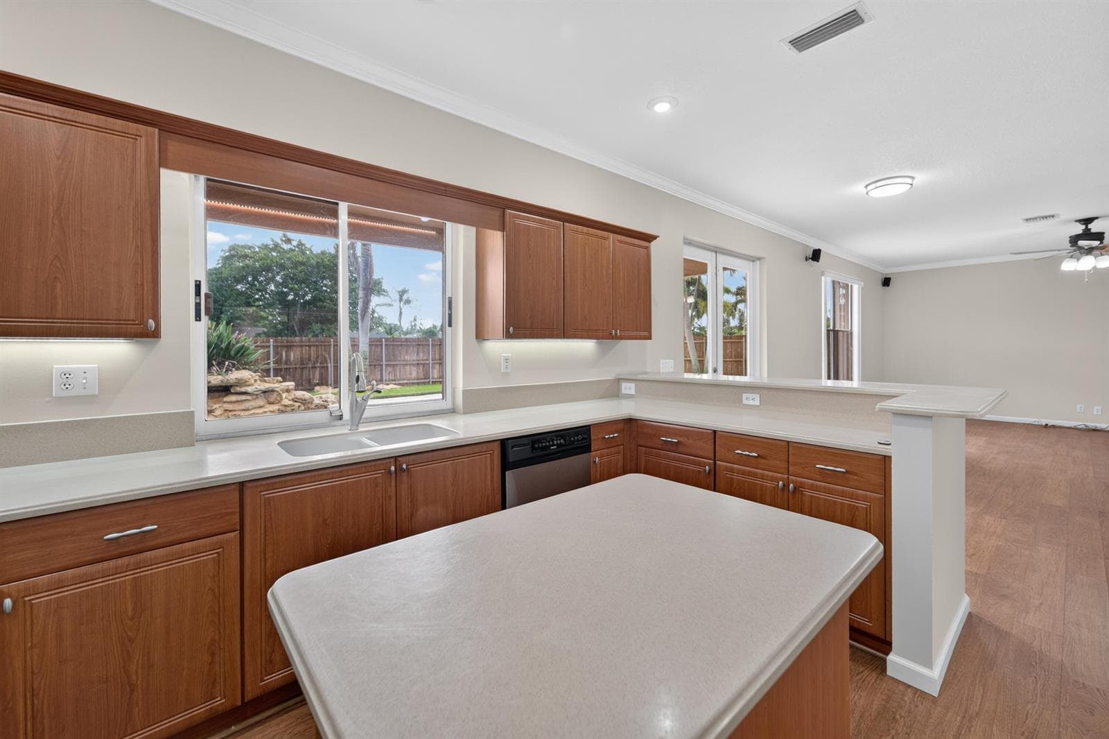 5581 Descartes Circle photo 9