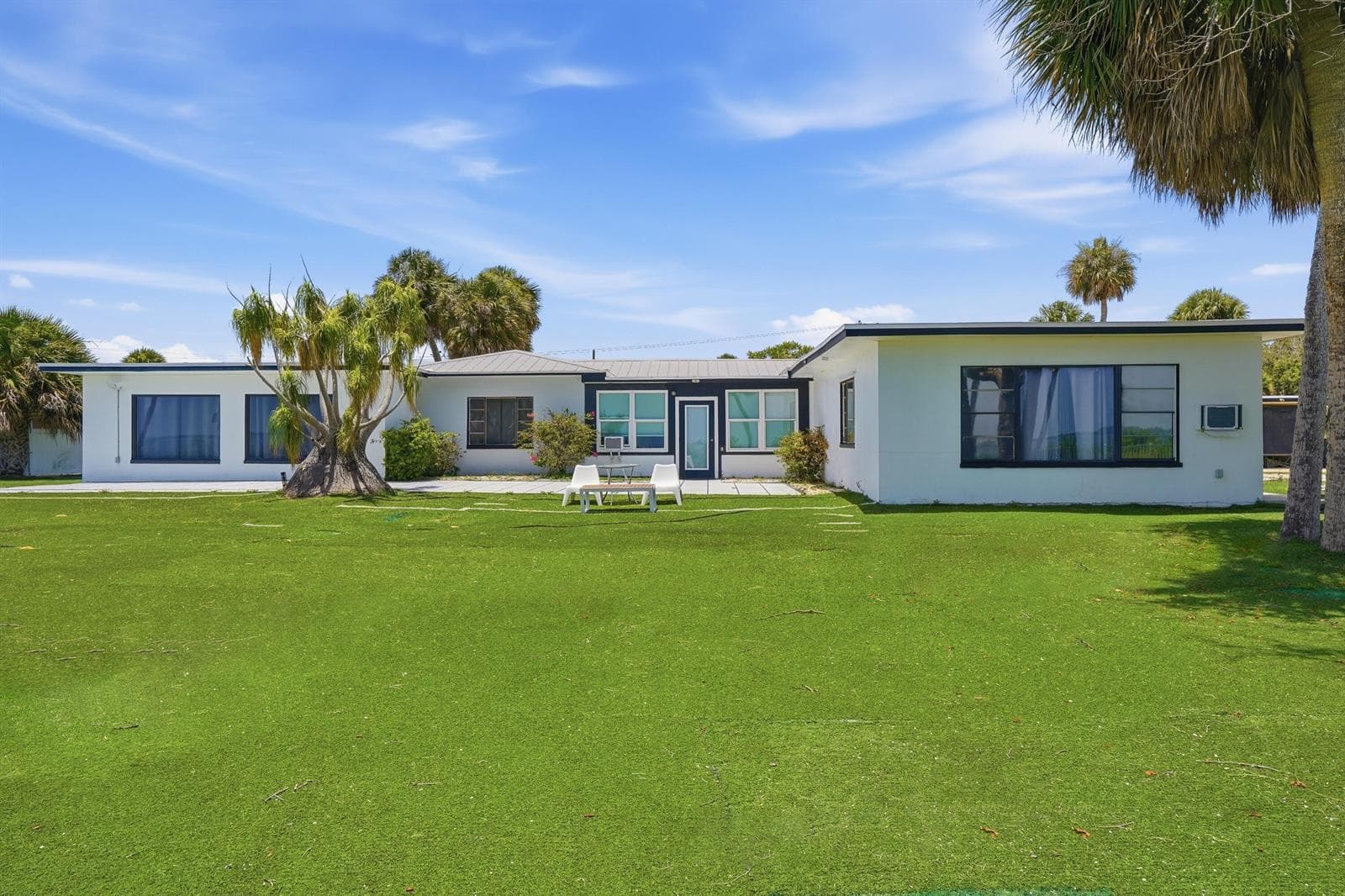 6003 S INDIAN RIVER Drive photo 1