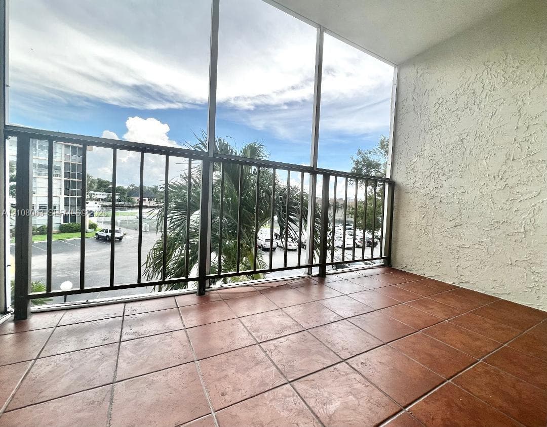 701 Three Islands Blvd 315 photo 3