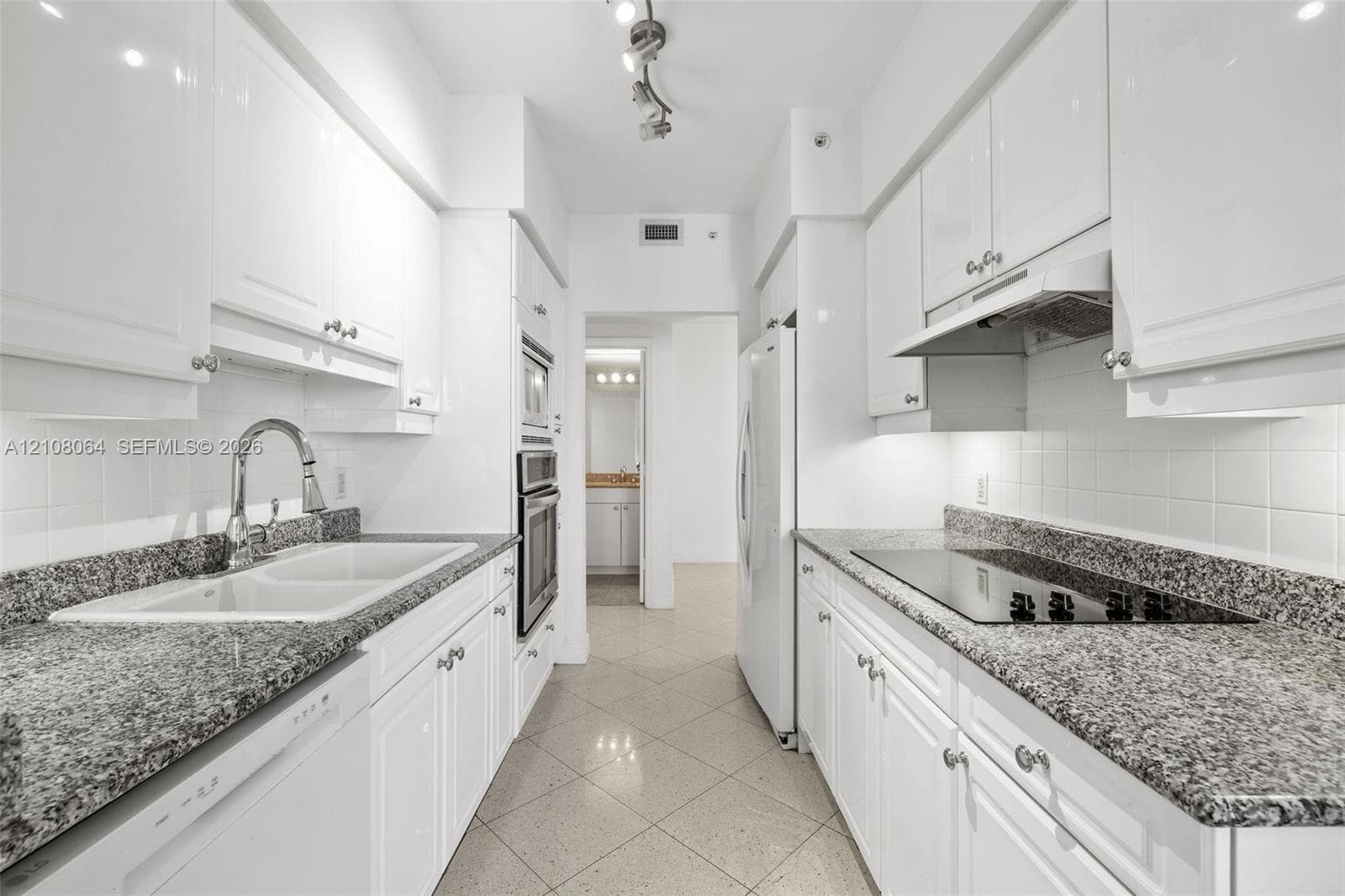 4775 Collins Ave 2408 photo 8