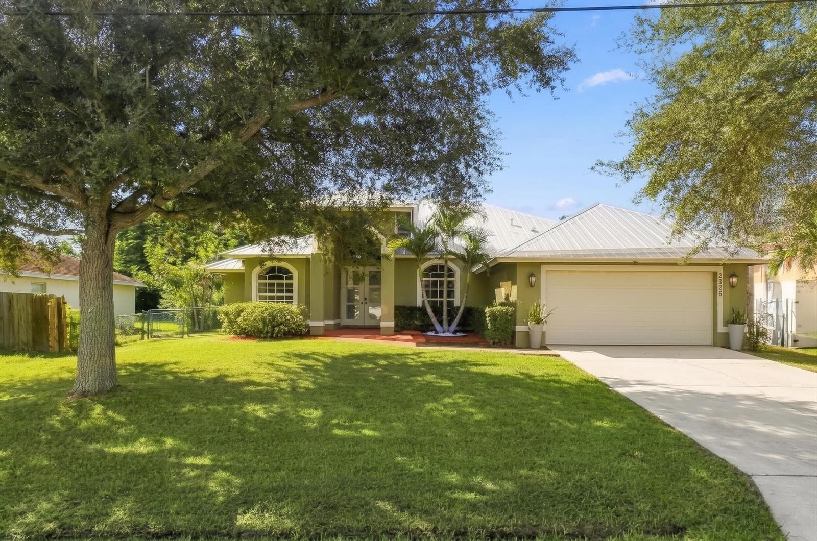 2326 SW WEBSTER Lane photo 1
