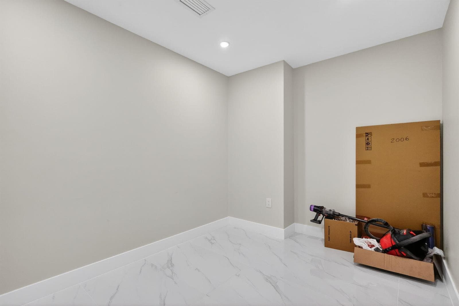 700 NE 24th Street 2006 photo 23