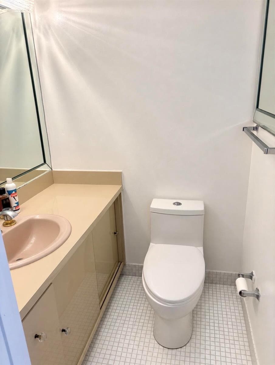 500 BAYVIEW Drive 925 photo 9
