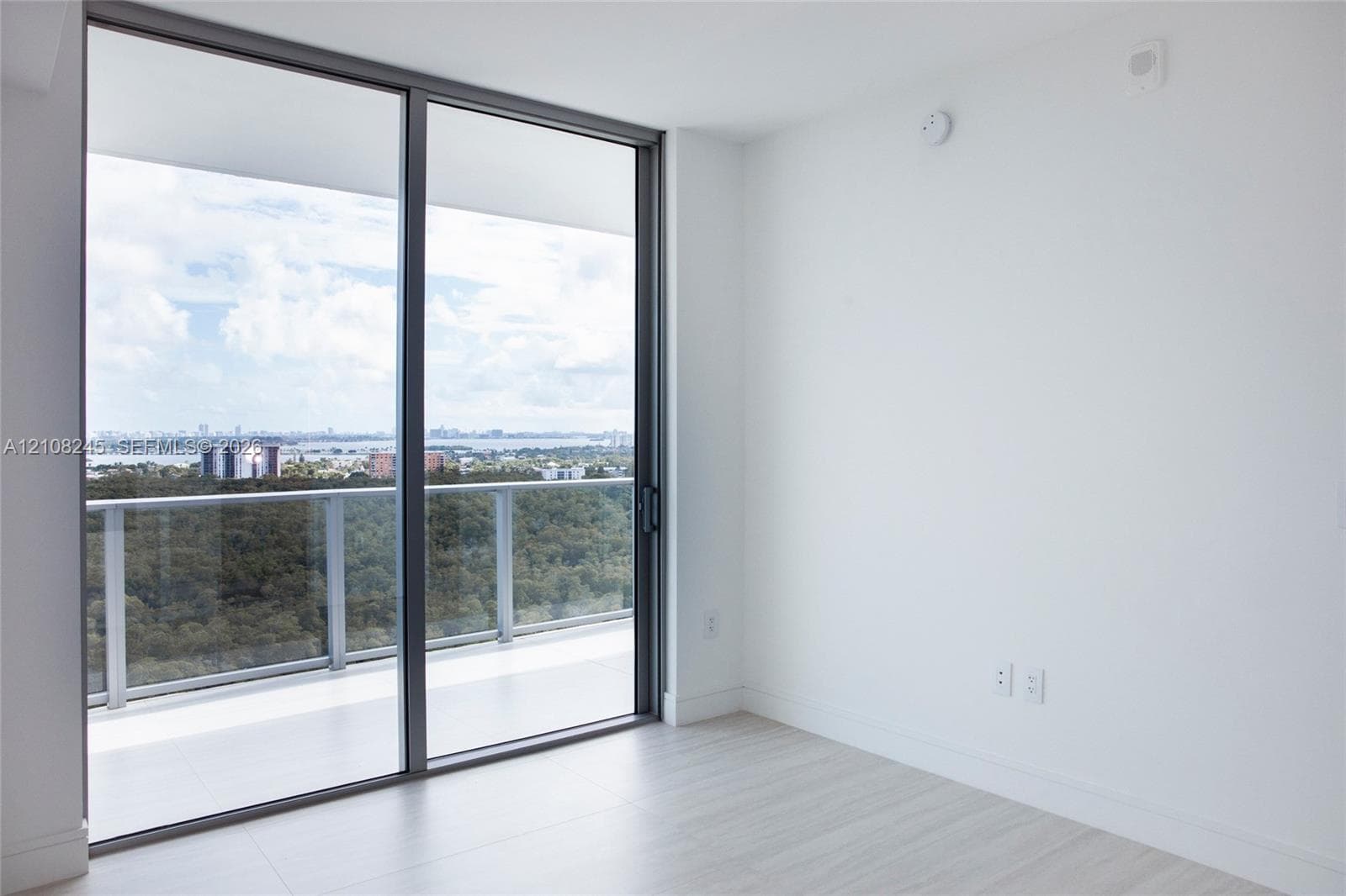 2411 laguna 1504 photo 13