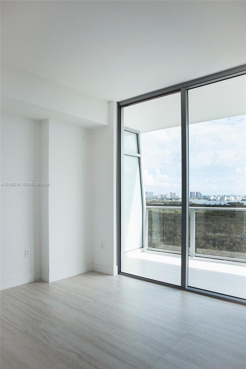 2411 laguna 1504 photo 12
