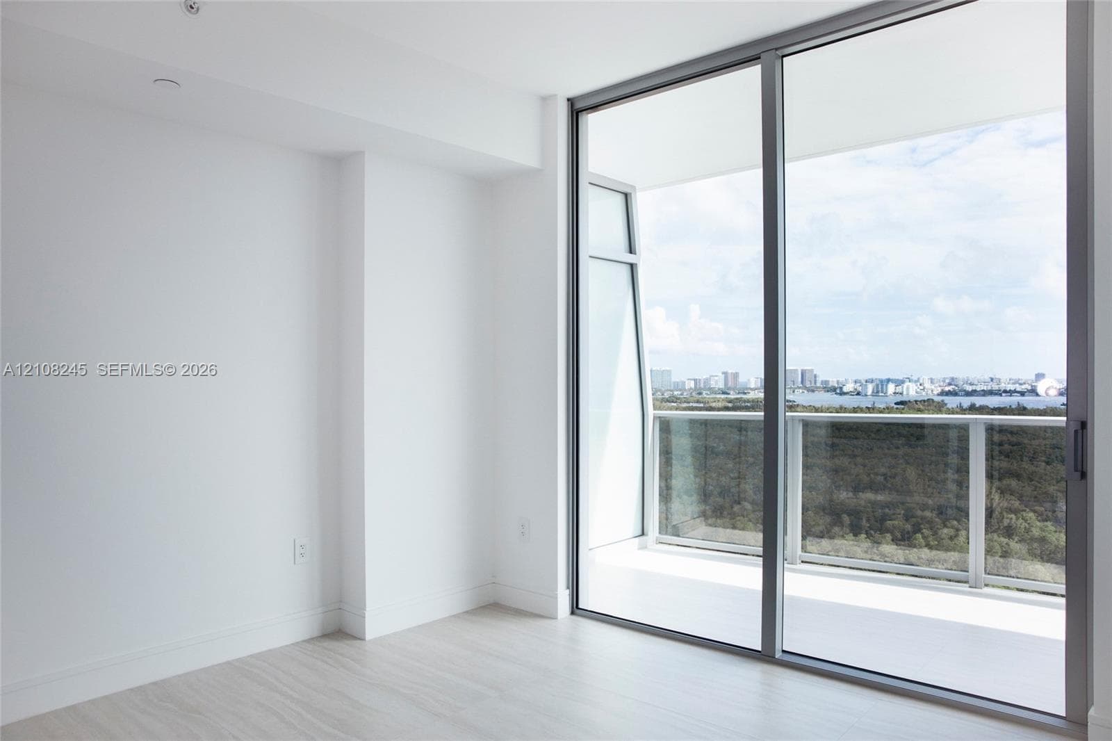2411 laguna 1504 photo 9