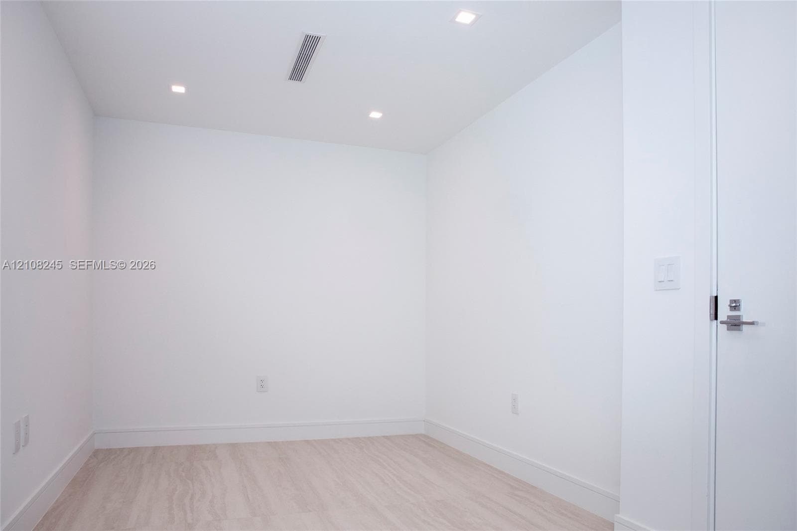2411 laguna 1504 photo 8