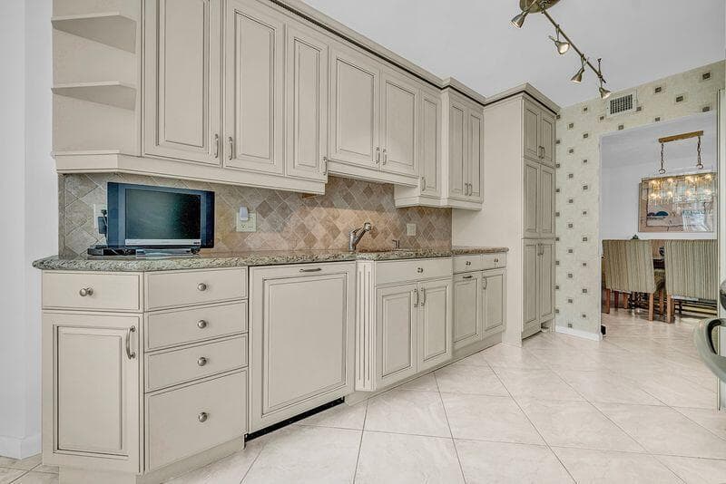 550 S Ocean Boulevard 602 photo 7
