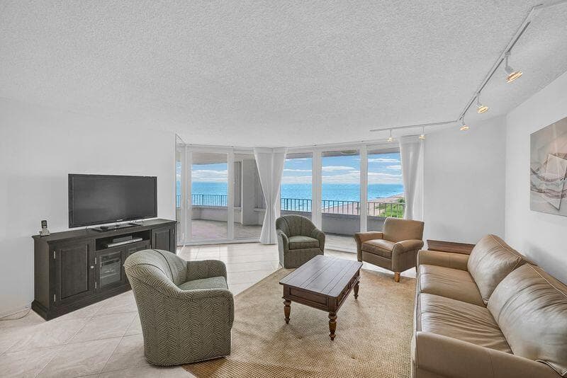550 S Ocean Boulevard 602 photo 4