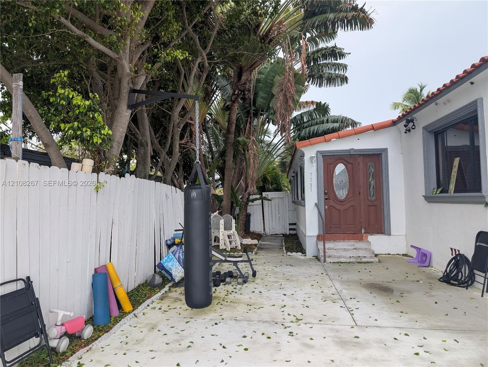7757 Crespi Blvd photo 12