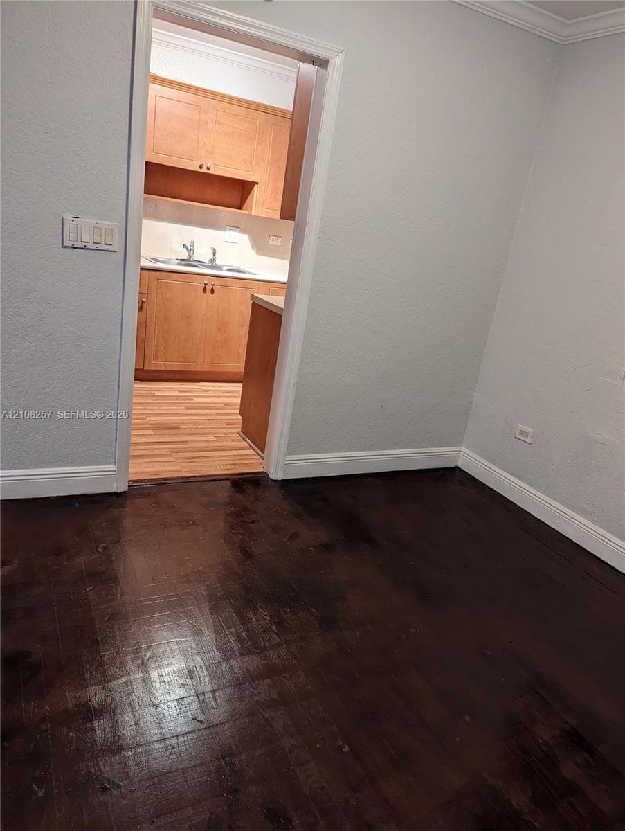 7757 Crespi Blvd photo 21