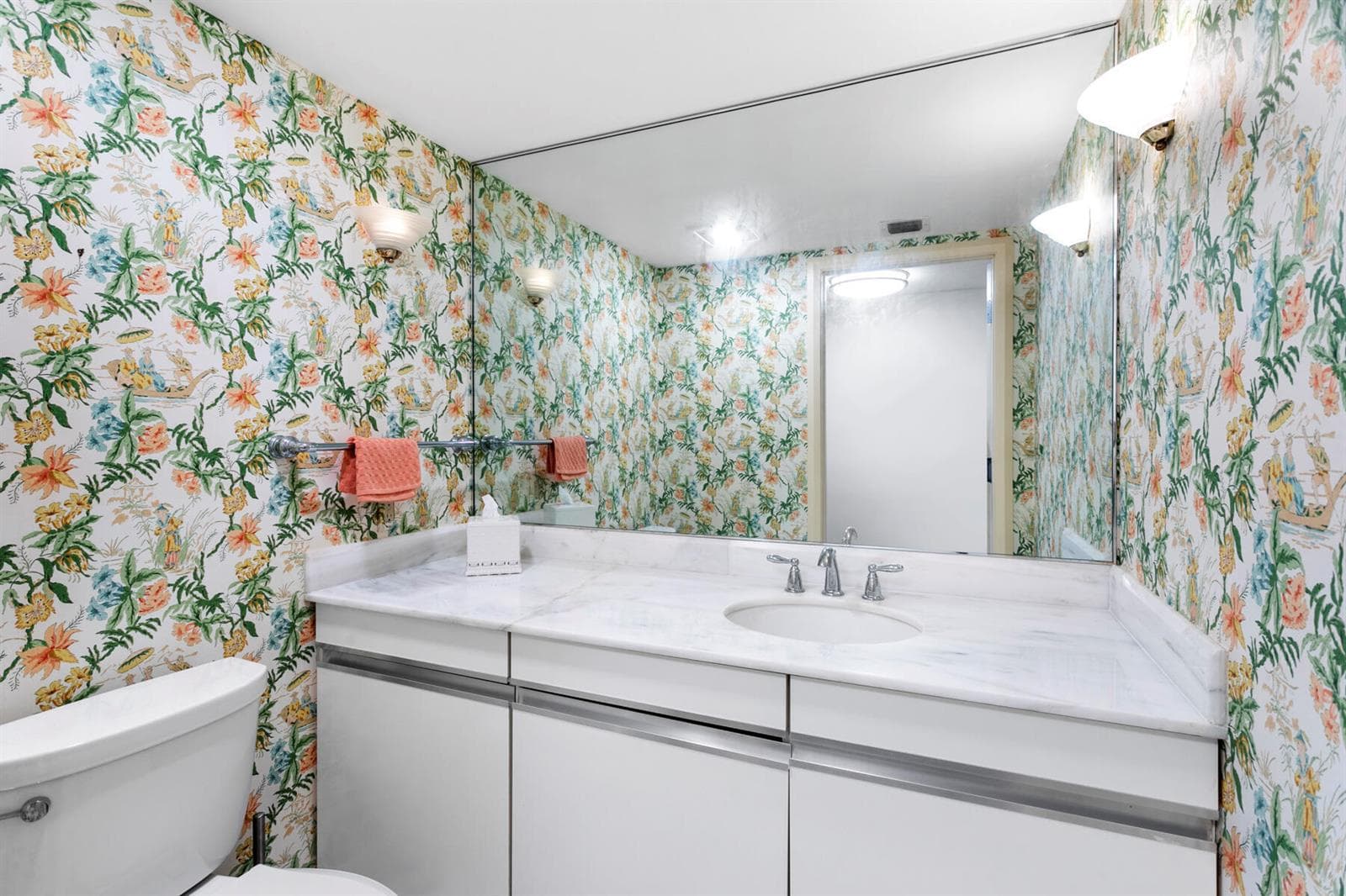 100 LAKESHORE Drive 454 photo 24