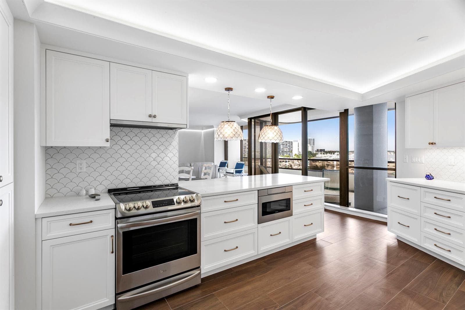 100 LAKESHORE Drive 454 photo 10