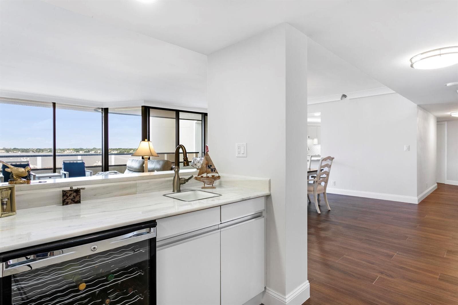 100 LAKESHORE Drive 454 photo 11