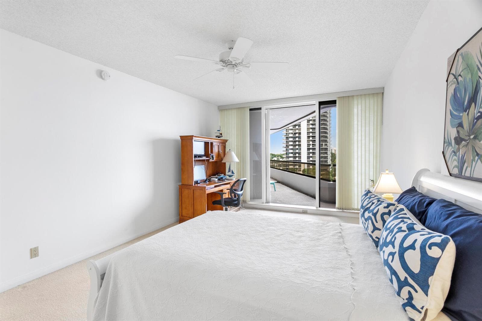 100 LAKESHORE Drive 454 photo 21