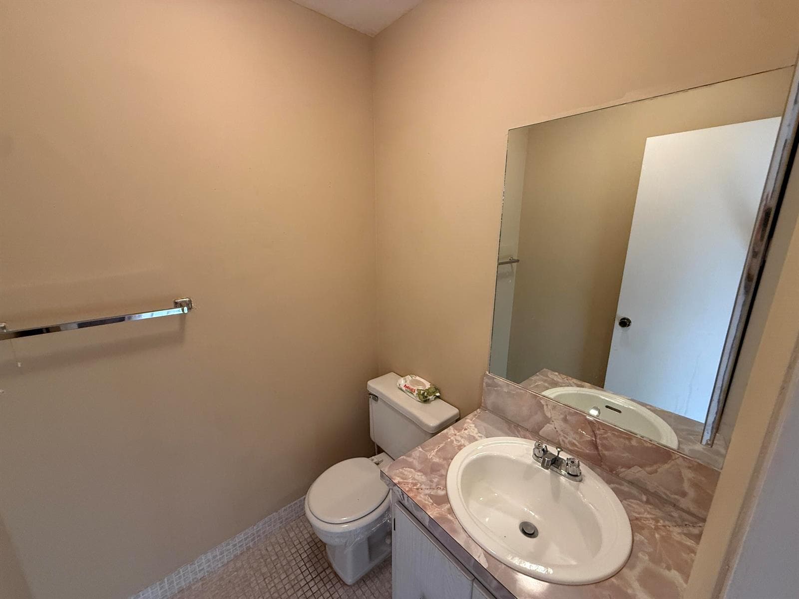 240 Burgundy E photo 9