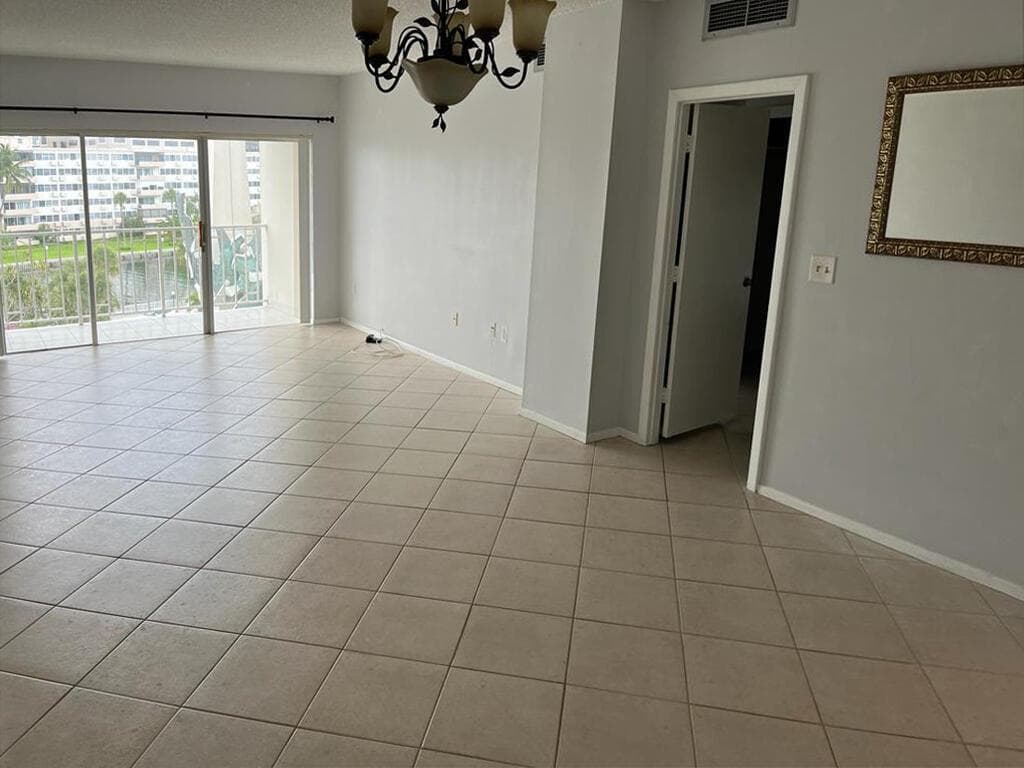 300 BAYVIEW Drive 403 photo 3