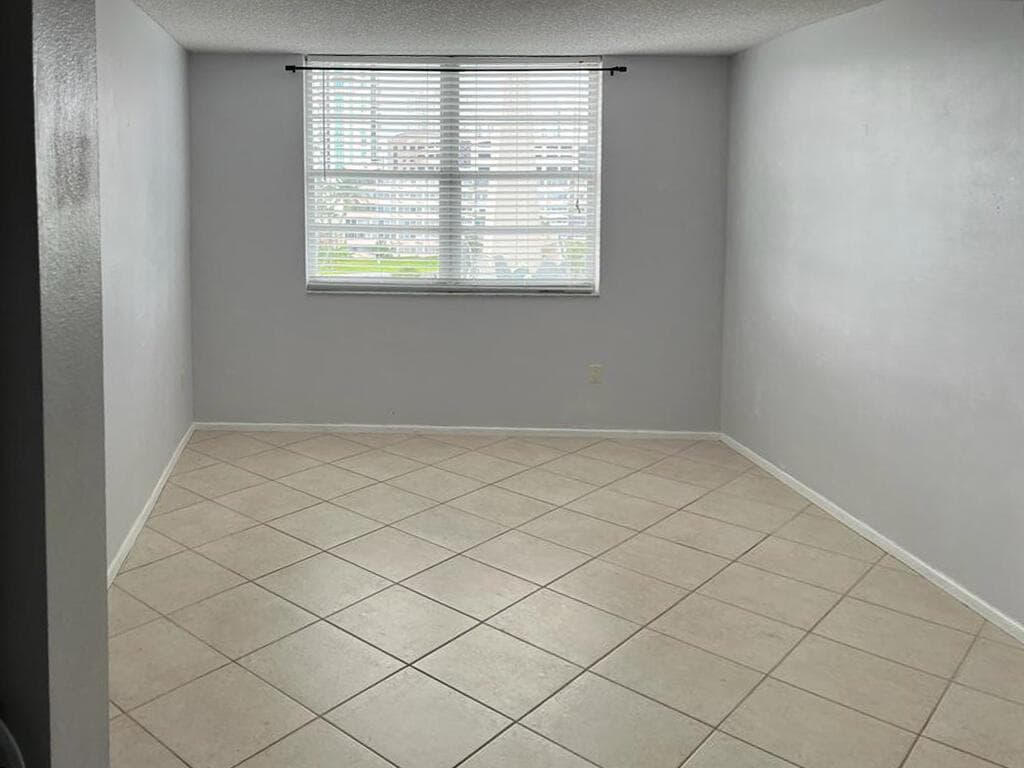 300 BAYVIEW Drive 403 photo 8