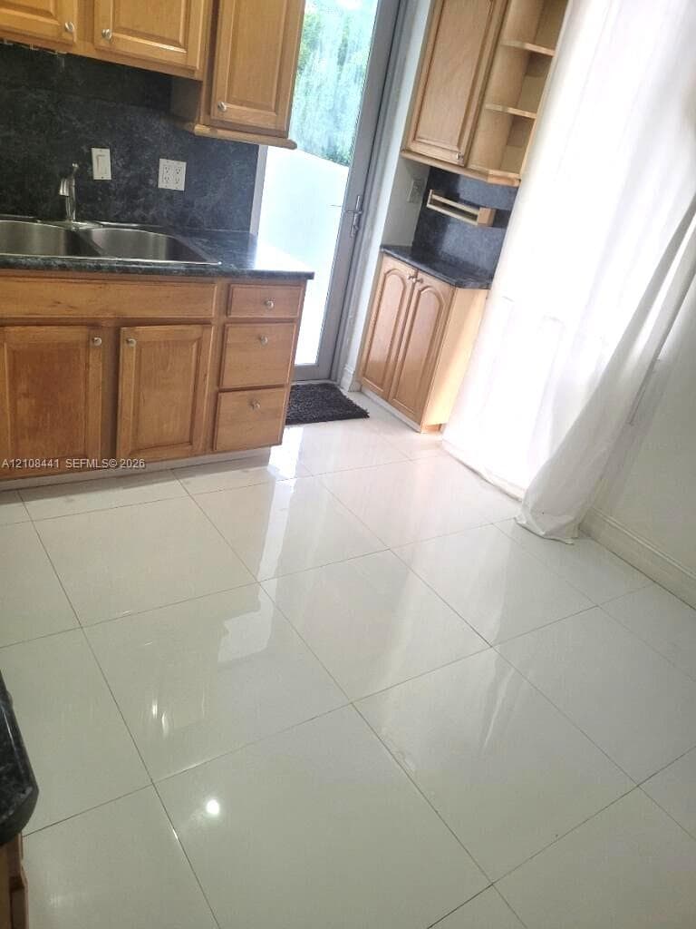 3703 NE 166th St 401 photo 5