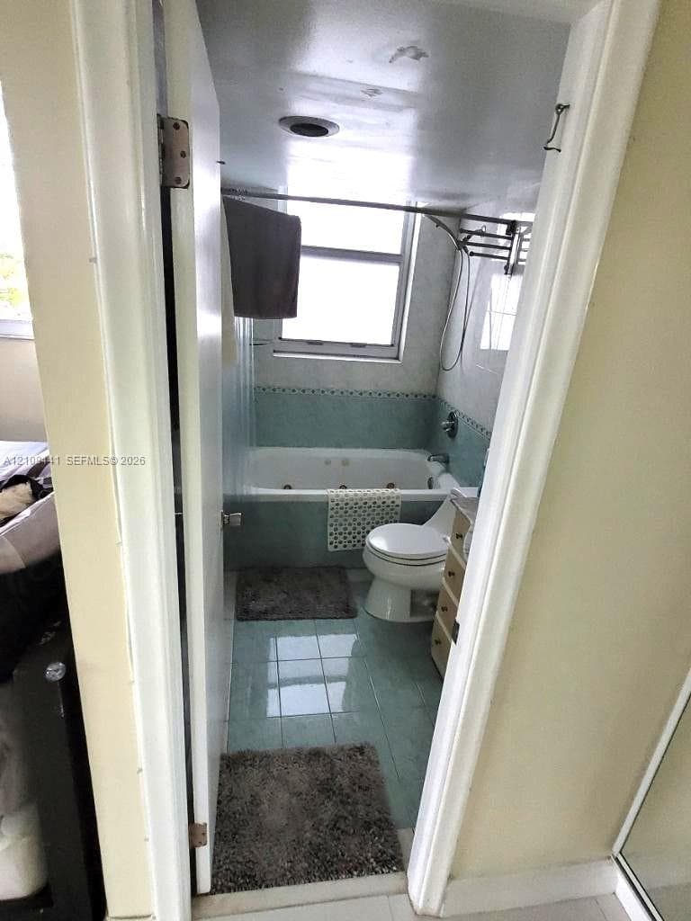 3703 NE 166th St 401 photo 20