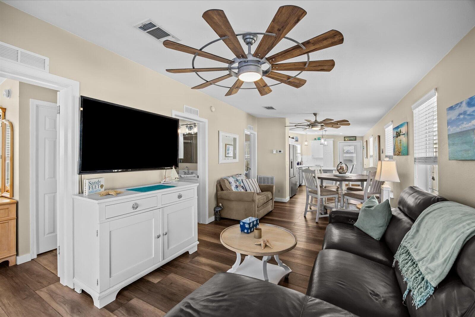 1092 NETTLES Boulevard photo 13