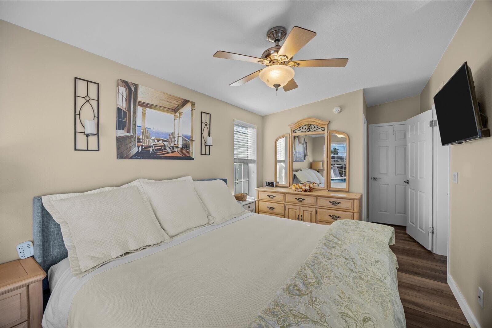 1092 NETTLES Boulevard photo 16