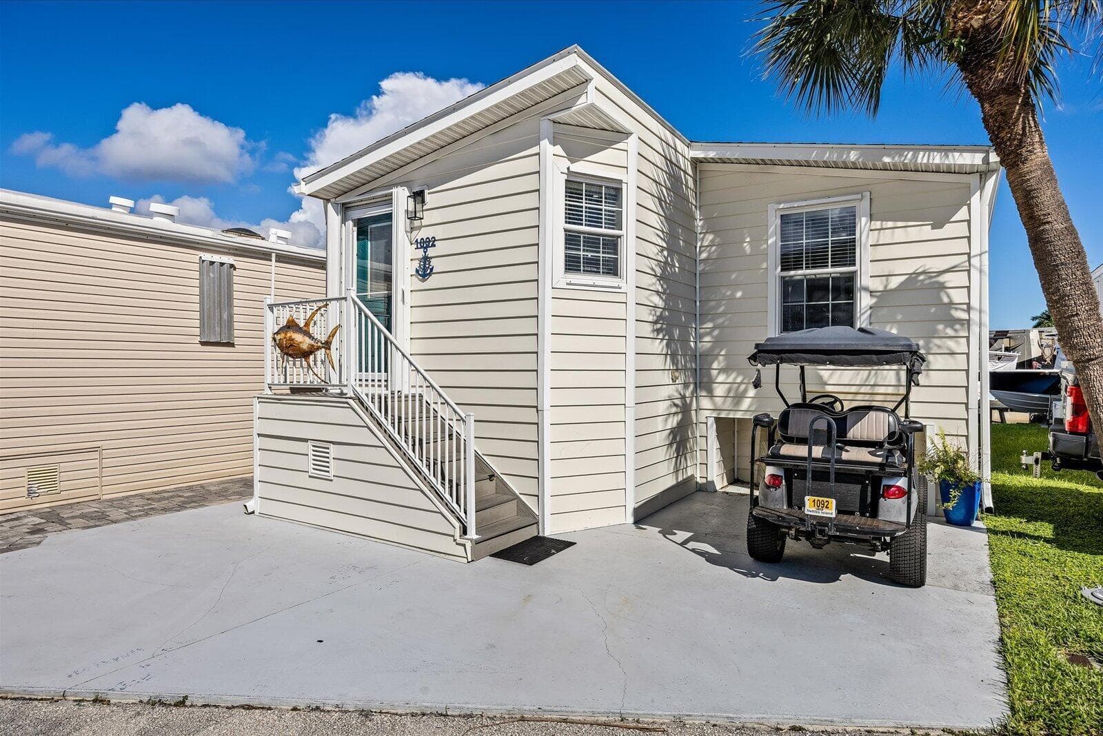 1092 NETTLES Boulevard photo 3