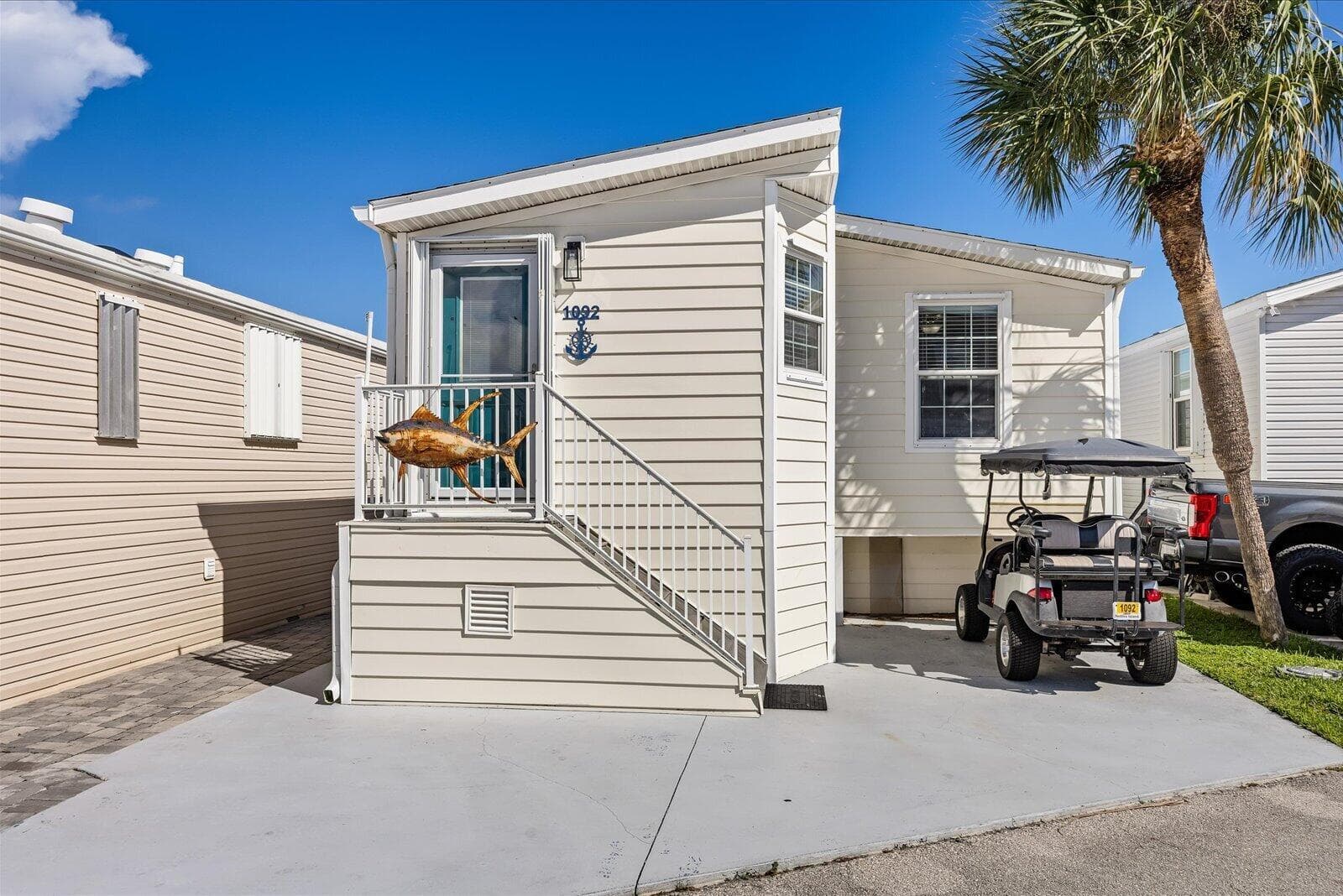 1092 NETTLES Boulevard photo 1