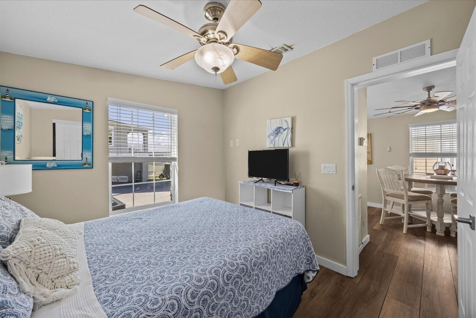 1092 NETTLES Boulevard photo 20