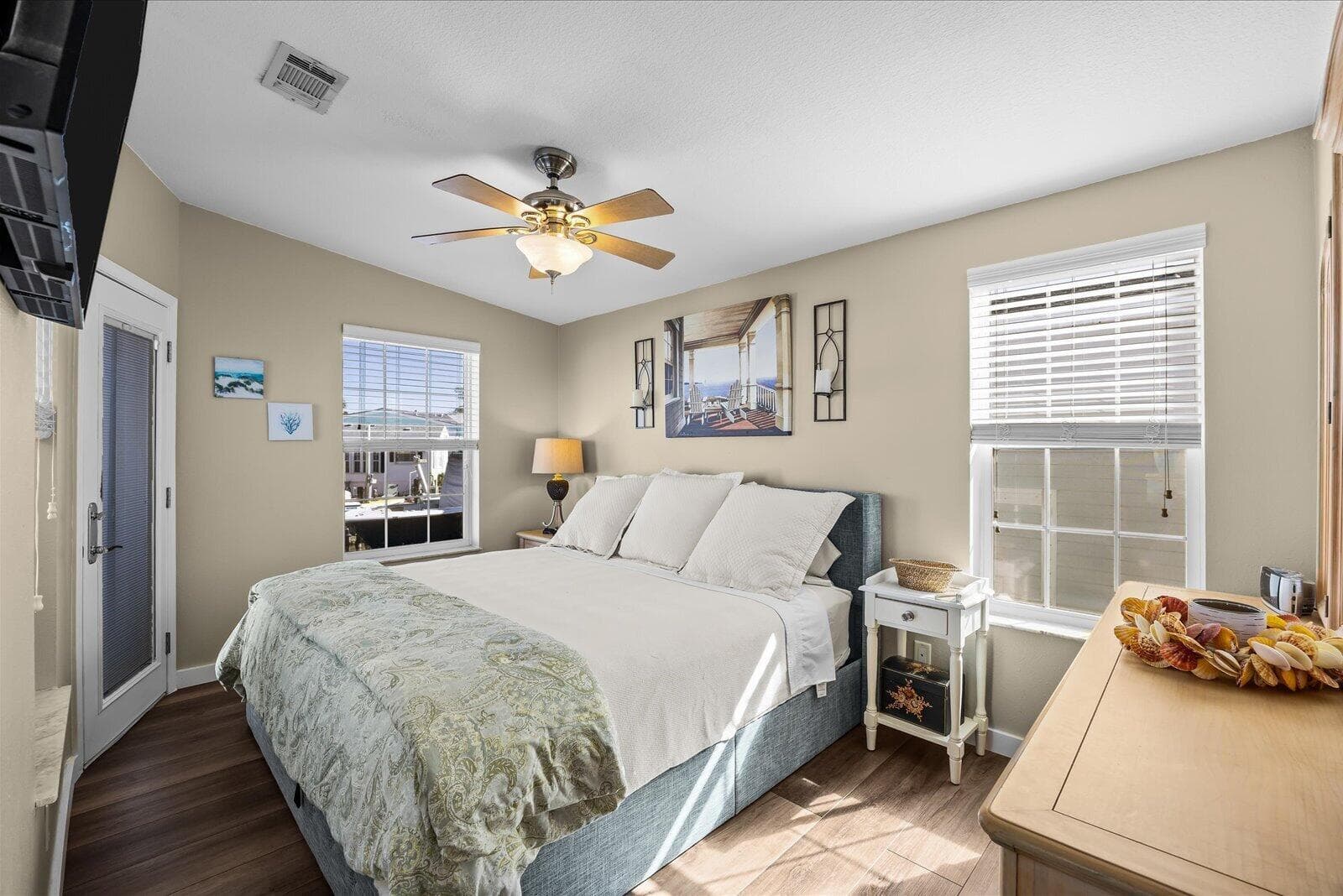 1092 NETTLES Boulevard photo 14