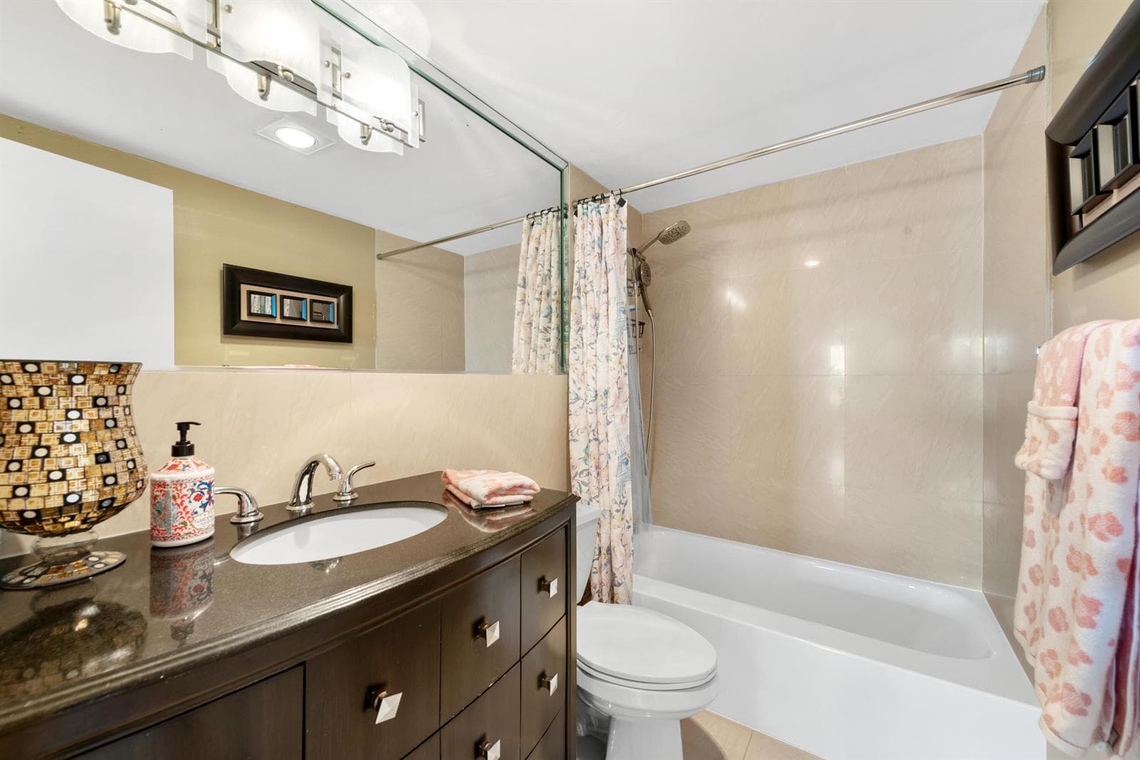 301 GOLDEN ISLES Drive 401 photo 11