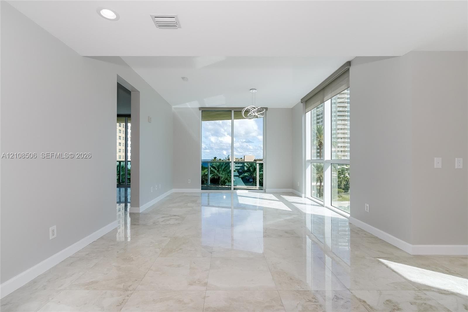 1945 S Ocean Dr 401 photo 2