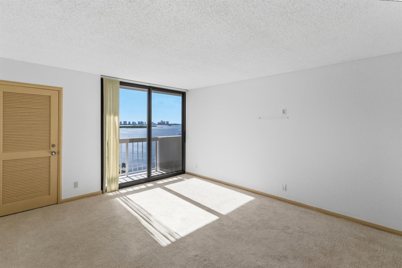 123 Lakeshore Drive 1543 photo 23