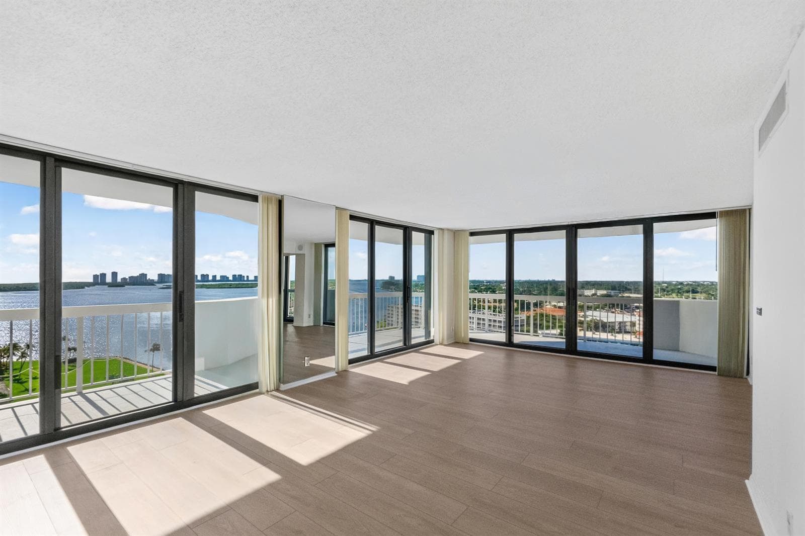 123 Lakeshore Drive 1543 photo 3